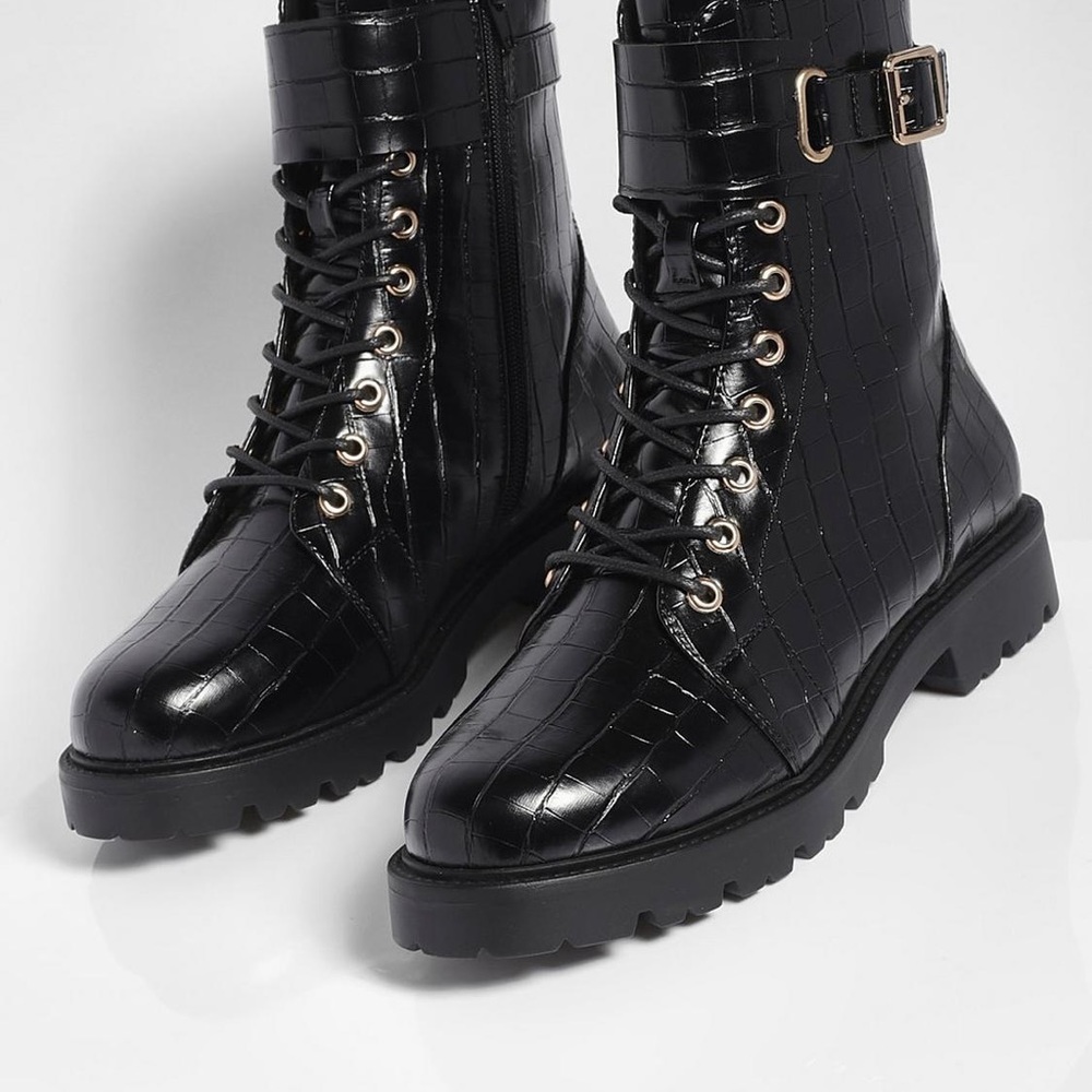BUCKLE DETAIL LACE UP
COMBAT BOOTS - Picture 5 of 7
